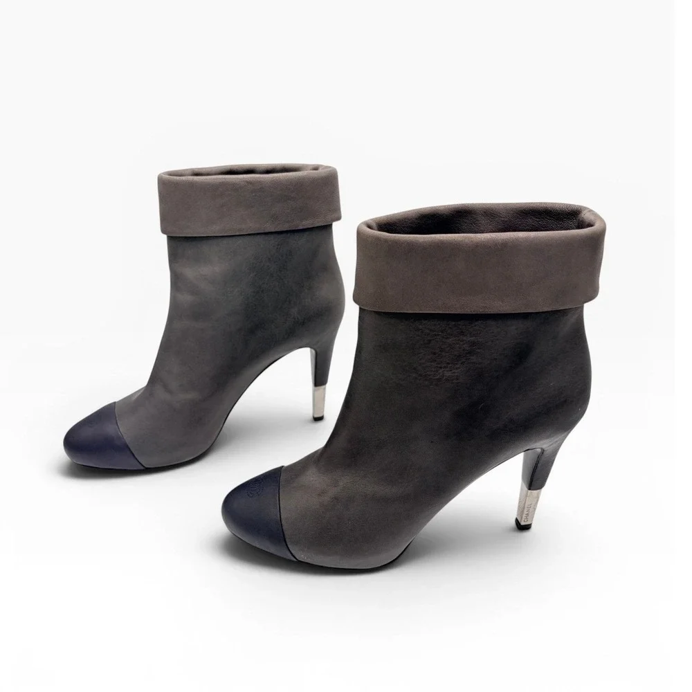 Chanel‎ CC Cap Toe 39 Ankle Booties Gray Leather Silver Stiletto Heels Authentic